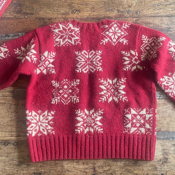 Vintage L.L. Bean 100% Wool Red and Cream Snowflake Sweater - Picture 3 of 7